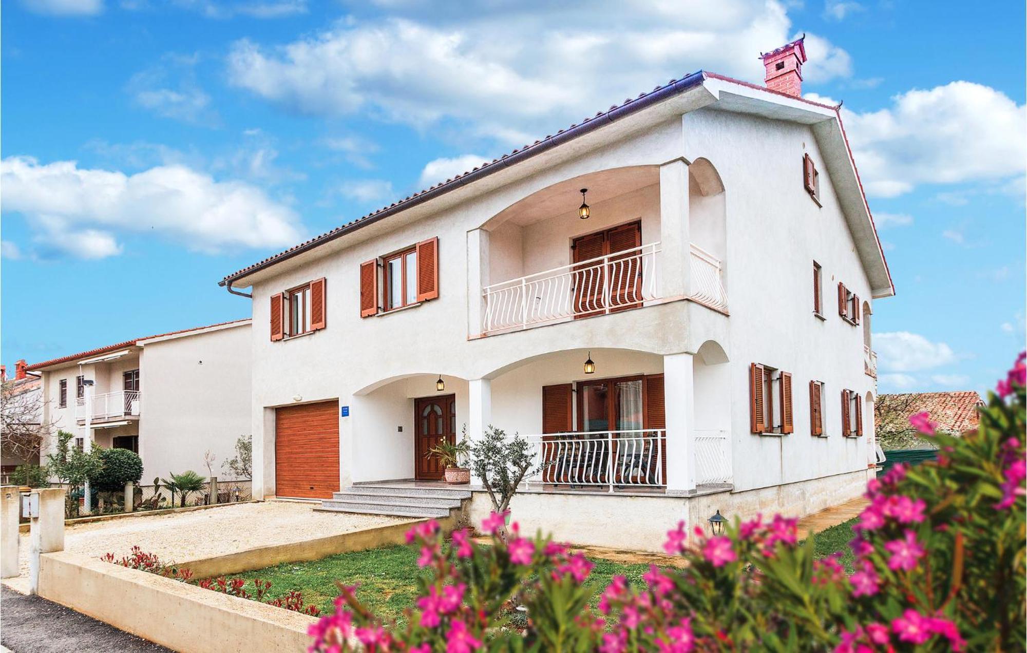 Gorgeous Apartment In Fazana With Wifi Buitenkant foto